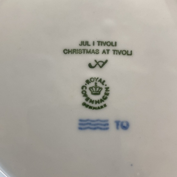 Royal Copenhagen Year Plate1990
Christmas In Tivoli No2349 limited edition - Picture 13 of 16